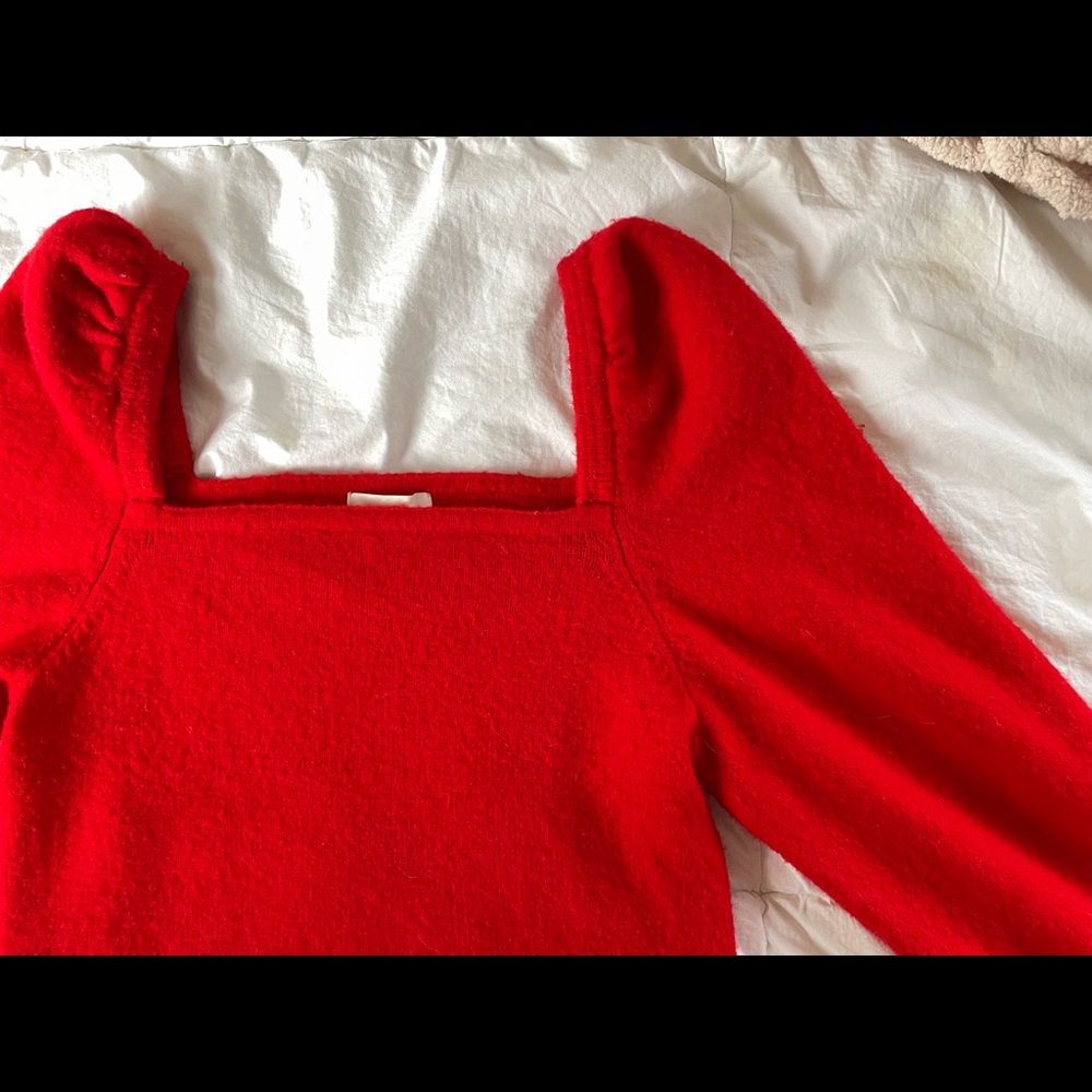 RED PUFFED SLEEVE SWEATER